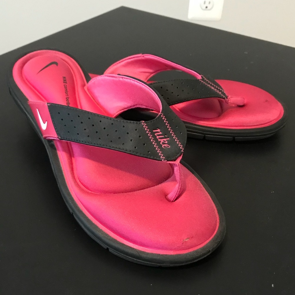 Nike memory foam flip flops